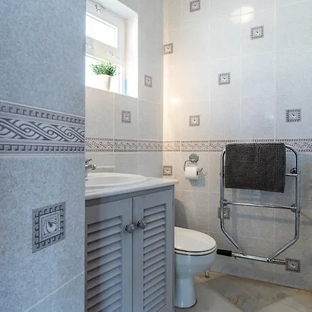 With Private Swimming Pool וילה מיחאס