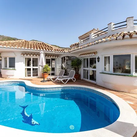 וילה With Private Swimming Pool מיחאס